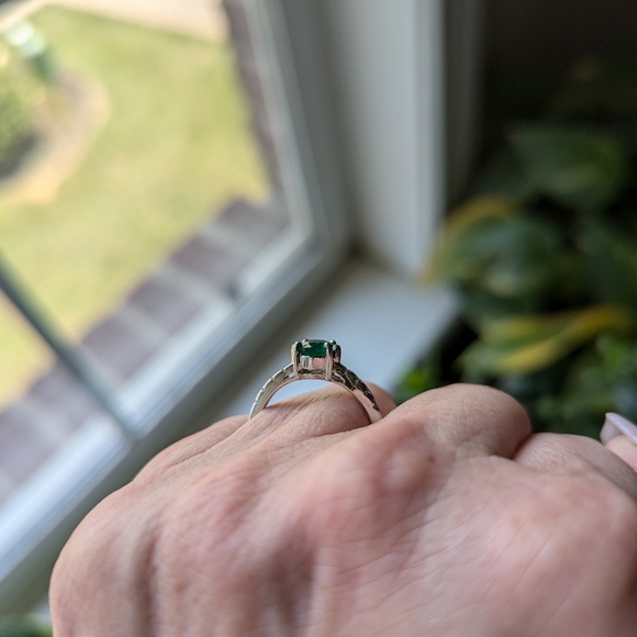 18k Diamond and emerald ring size 7 - Picture 8 of 10
